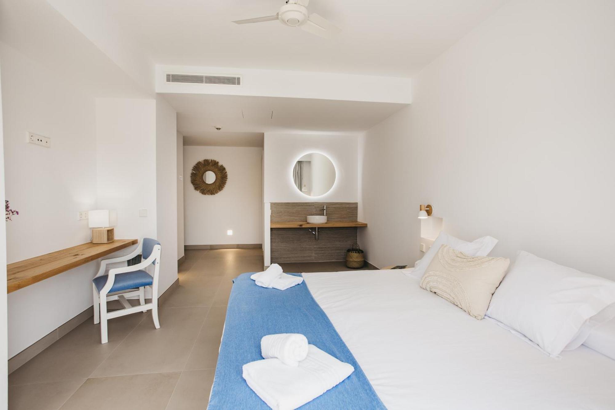 Hostal Xuroy Cala Alcaufar Exterior foto