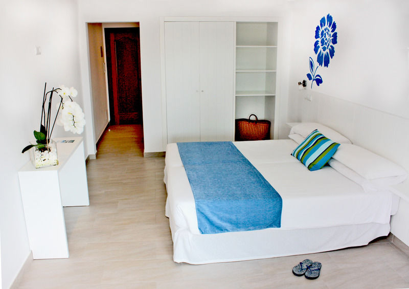 Hostal Xuroy Cala Alcaufar Exterior foto